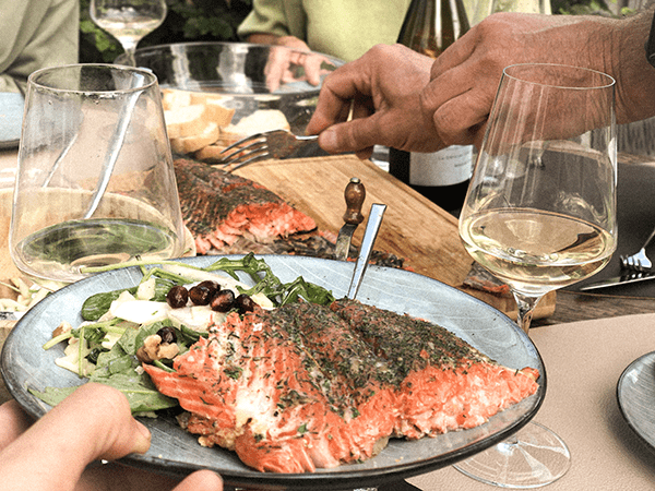 Gegrilde zalm van de barbecue